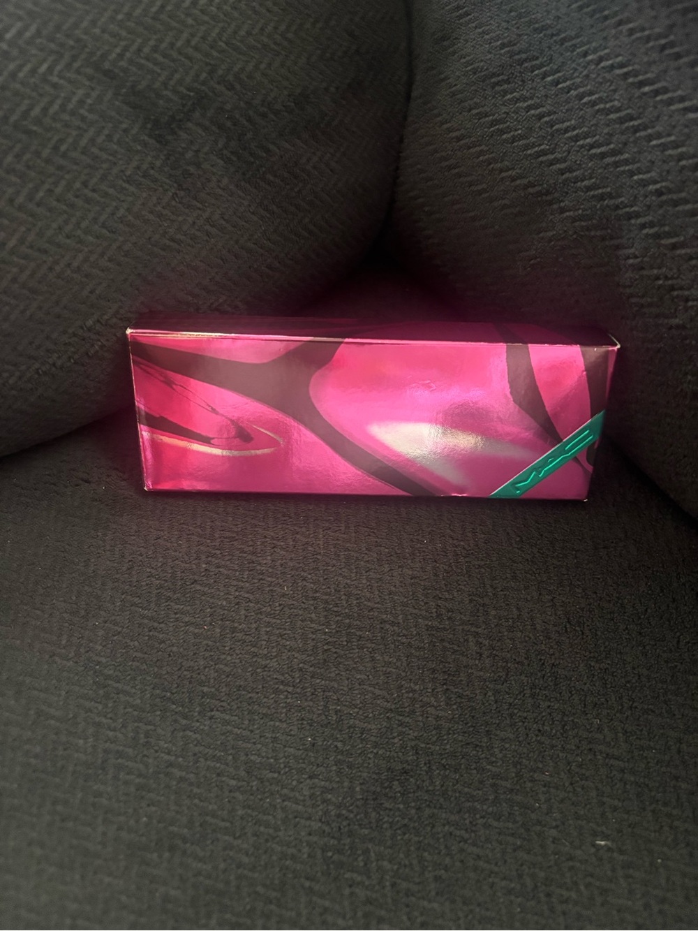MAC Shiny Pretty Things Face Compact: Medium/Deep Skin Finish Blush